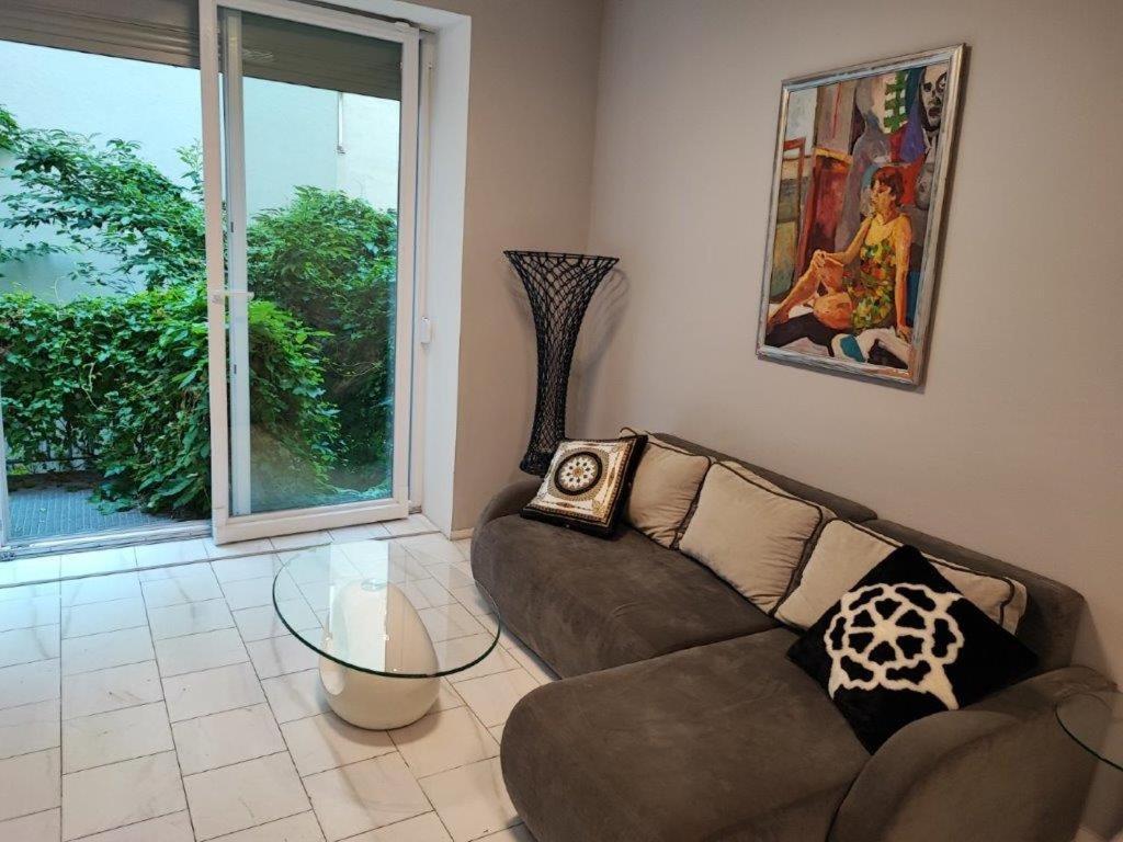 Central Vienna Apartment With Unique 40M2 City Garden & Self Check In Eksteriør billede