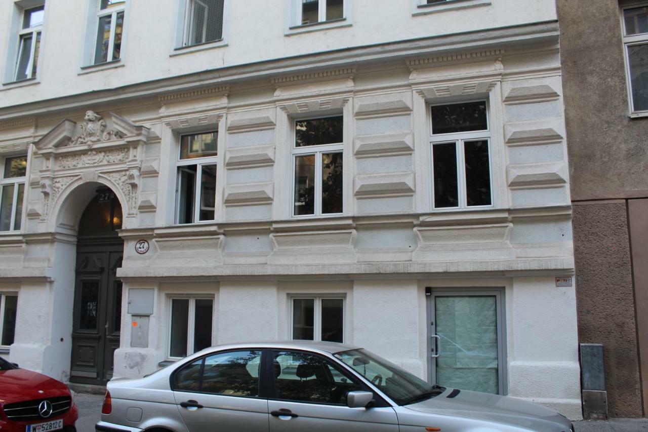 Central Vienna Apartment With Unique 40M2 City Garden & Self Check In Eksteriør billede