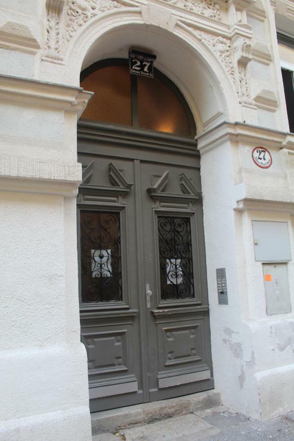 Central Vienna Apartment With Unique 40M2 City Garden & Self Check In Eksteriør billede